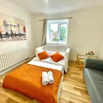 Private 2 Beds Flat Canada Water