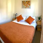Private 2 Beds Flat Canada Water