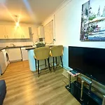 Private 2 Beds Flat Canada Water