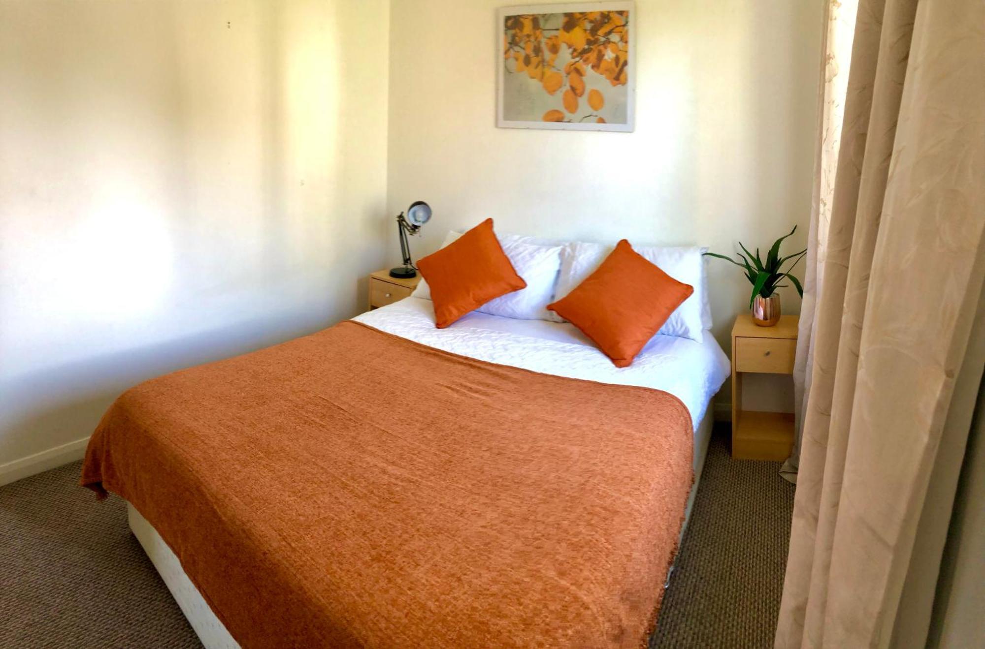 Private 2 Beds Flat Canada Water
