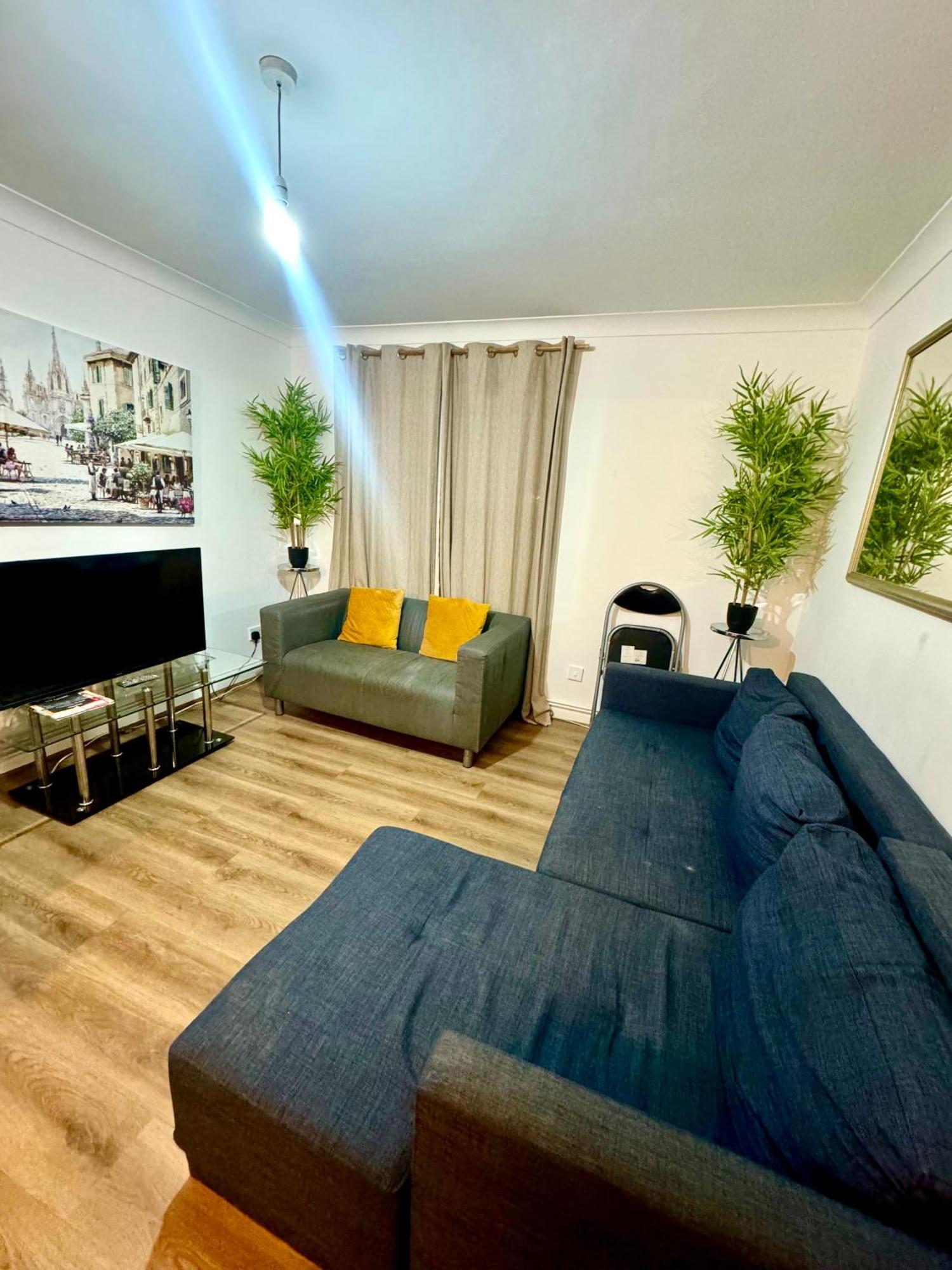 Private 2 Beds Flat Canada Water